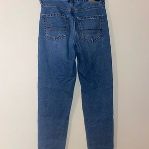 American Eagle Size 2 Mom Jean